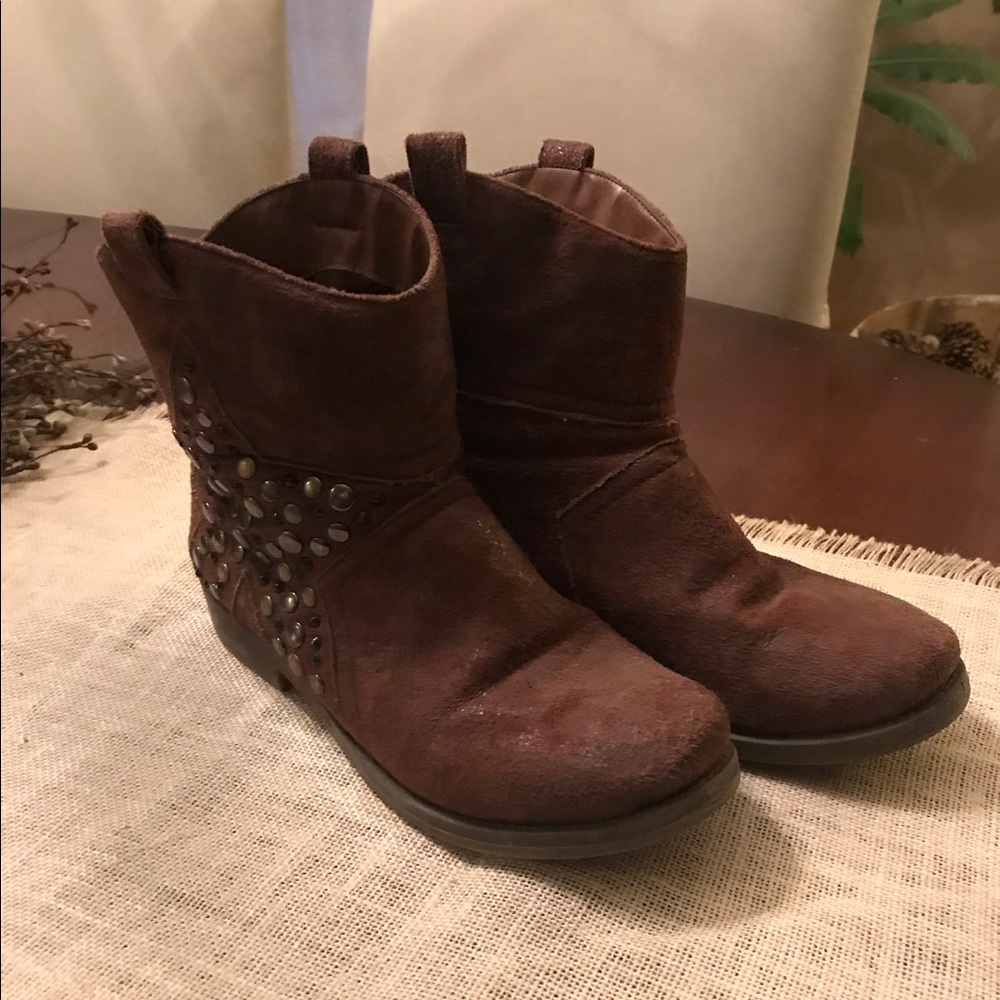 Super cute sueded Brown booties